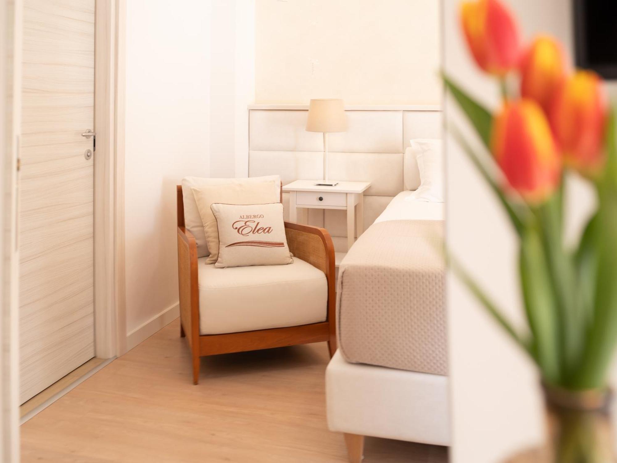 Albergo Elea Асчеа Екстериор снимка